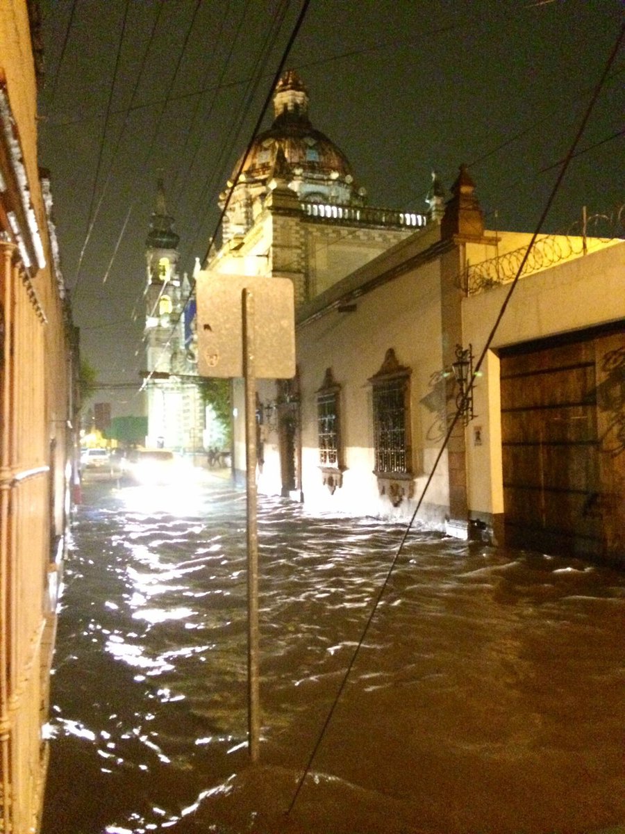 #Querétaro Una imagen del Centro Histórico luego de las lluvias de este domingo por la noche. Foto: Ricardo Pacheco.