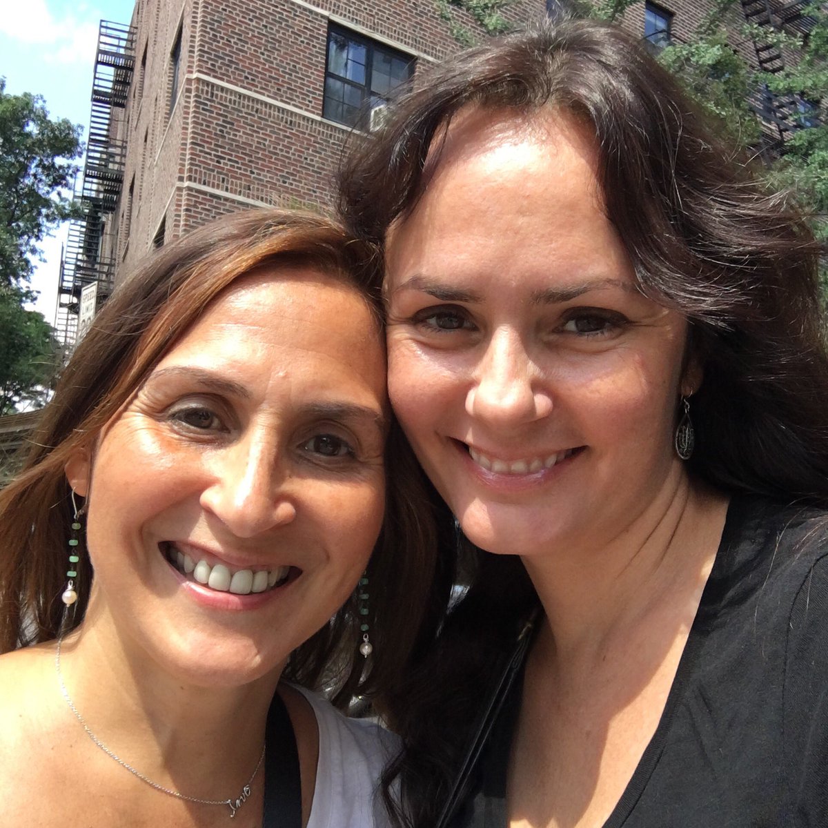 SanskritStudies's tweet image. Nir and I in the #luminouslight 
#SanskritStudies #Manorama #LuminousSoul #gurushishyaparampara