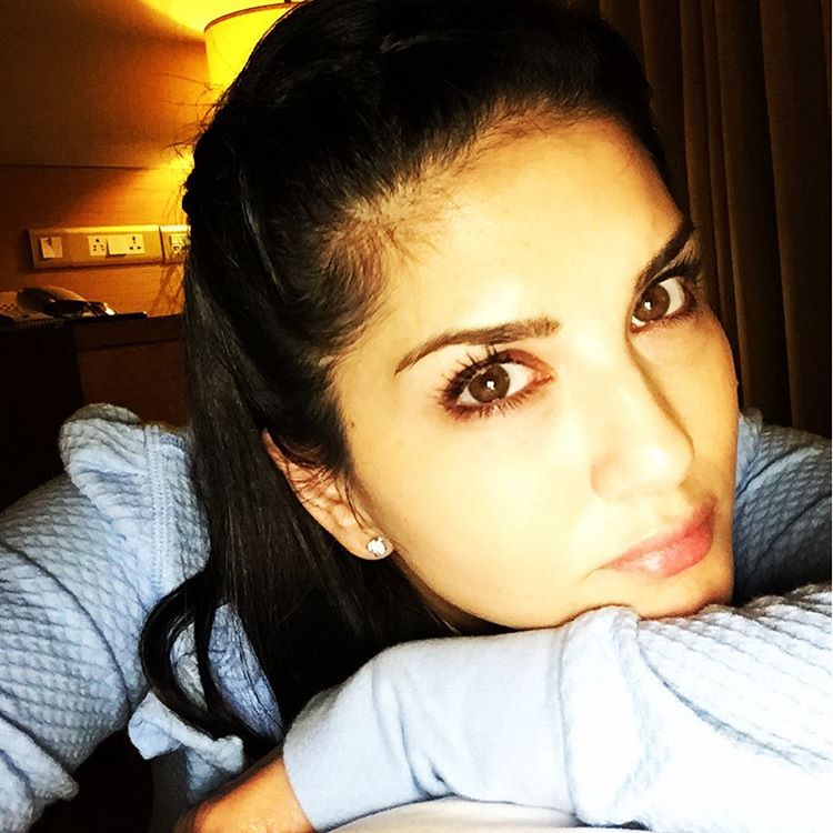 sunnyleonefc7's tweet photo. Lazy #Sunday.. Bored.. Blah :p
#SunnyLeone #LustbySunnyLeone #TeenPattiwithSunnyLeone https://t.co/pqjNbsV6bz