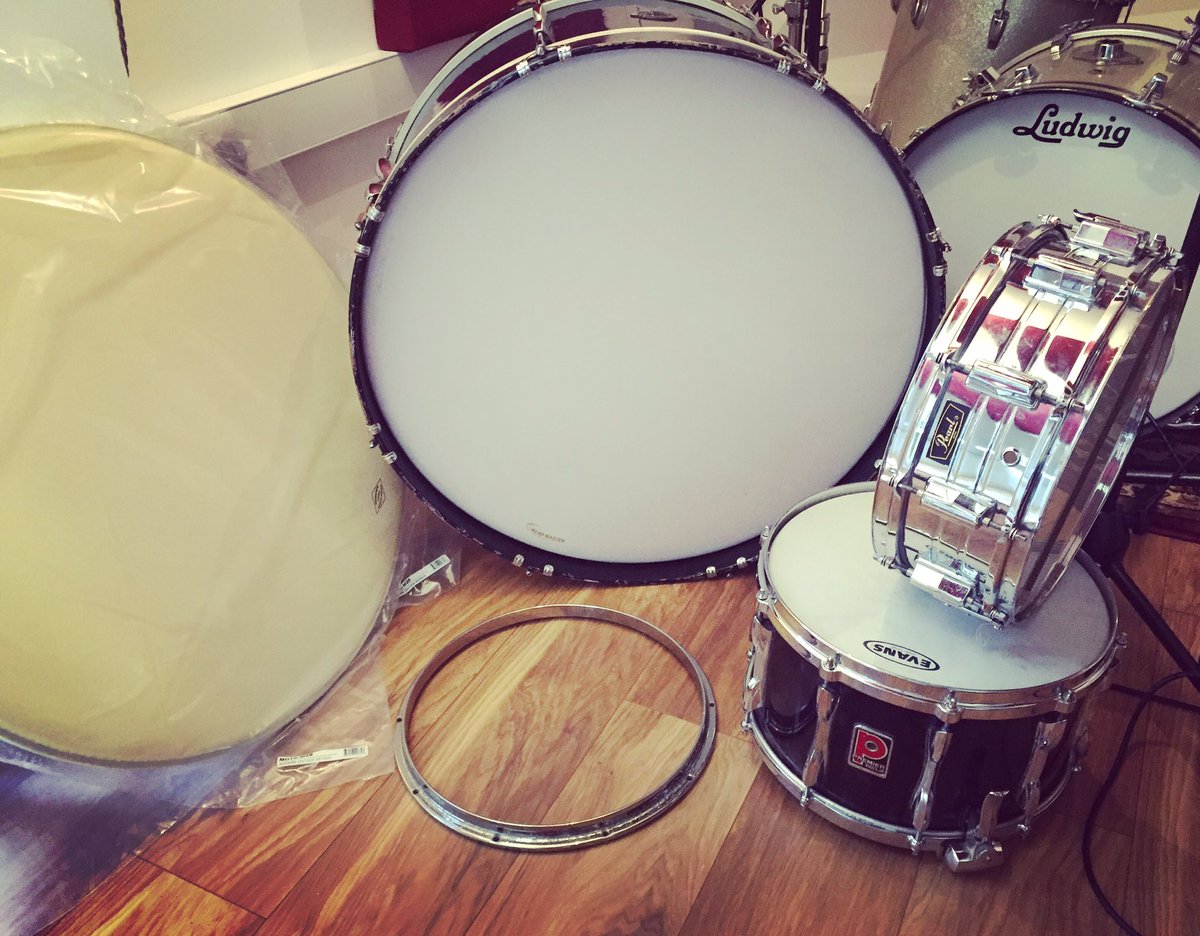 AlexToffDrums's tweet photo. 28" bass drum and friends! #vintagedrums #studiodrumming #onlinedrumrecording https://t.co/tvNusxDtW3