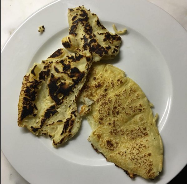 1DLovesToke's tweet photo. #1droasts so @Louis_Tomlinson can make a baby but he can't make a pancake https://t.co/j6oYDLo60v