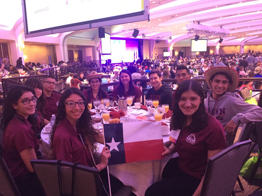 MarthaCantu15's tweet image. @edpartnerships Texas A&amp;amp;M International GEAR UP students ready to learn and inspire😃!#GEARUPworks