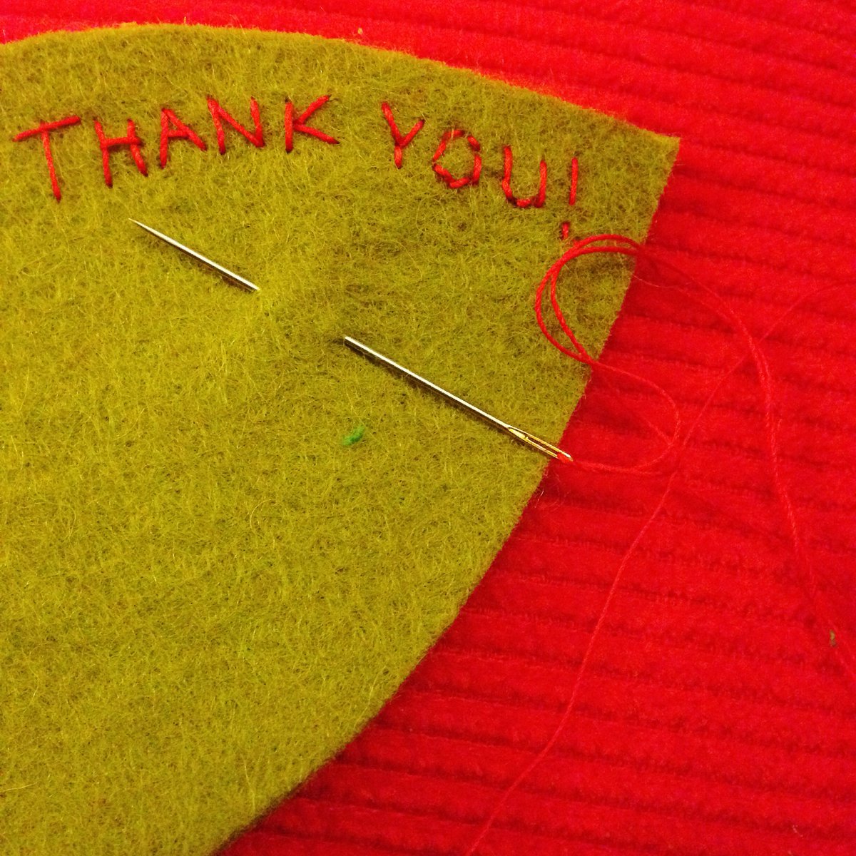 LauraHolden's tweet photo. A wonky little thank you on an apple leaf. #teacherspresent #thankyou #handmade https://t.co/aL3FEJyjMG