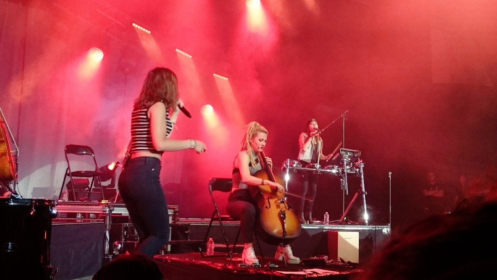 MUveteau's tweet photo. @LucieElisaJulie  Merci, c'était Top, et j'espère que vous avez apprécié notre vallée du @FestivalPoupet MERCI https://t.co/P91O57yJa7