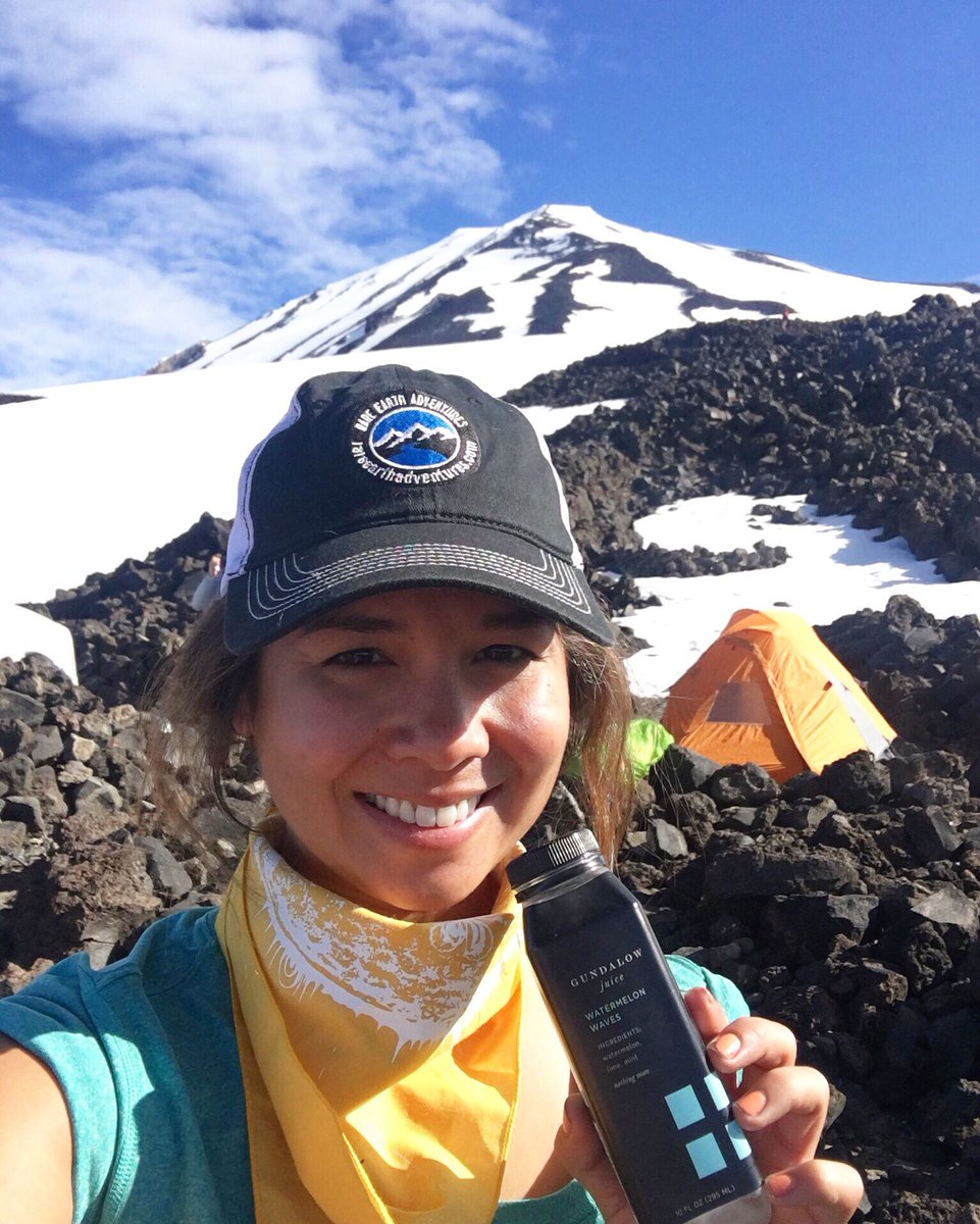 GundalowJuice's tweet photo. Need some #MondayMotivation? Here's @AmandaSains + Mt. Adams for https://t.co/Jq3bHXycOr #cure4MS #curebreastcancer https://t.co/OLzP2g80f7