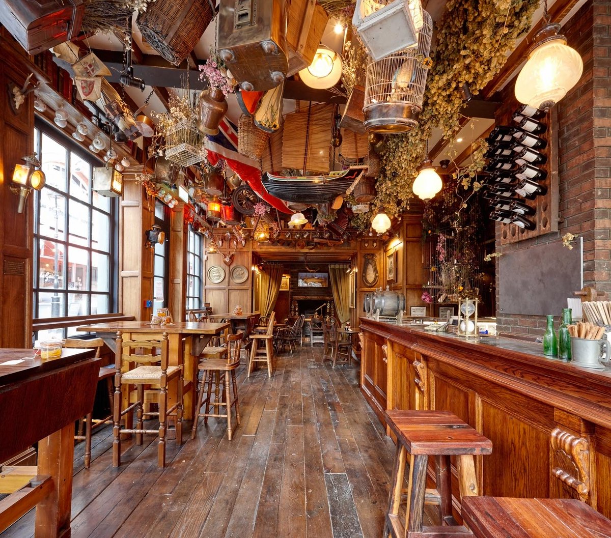 Passenger6A_IT's tweet photo. Dì addio alla sobrietà. In questi bar e ristoranti l'importante è esagerare. #top6a https://t.co/ngIUjC2M4v https://t.co/VPf60GCxr6