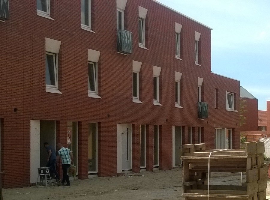 JaJoBouw's tweet photo. Hier de bank, daar de tv: kijkdag voor kopers 22 woningen, #Groeseind #Tilburg @groeseind https://t.co/GxJv8X7rI7 https://t.co/pMbTRuYlQ4