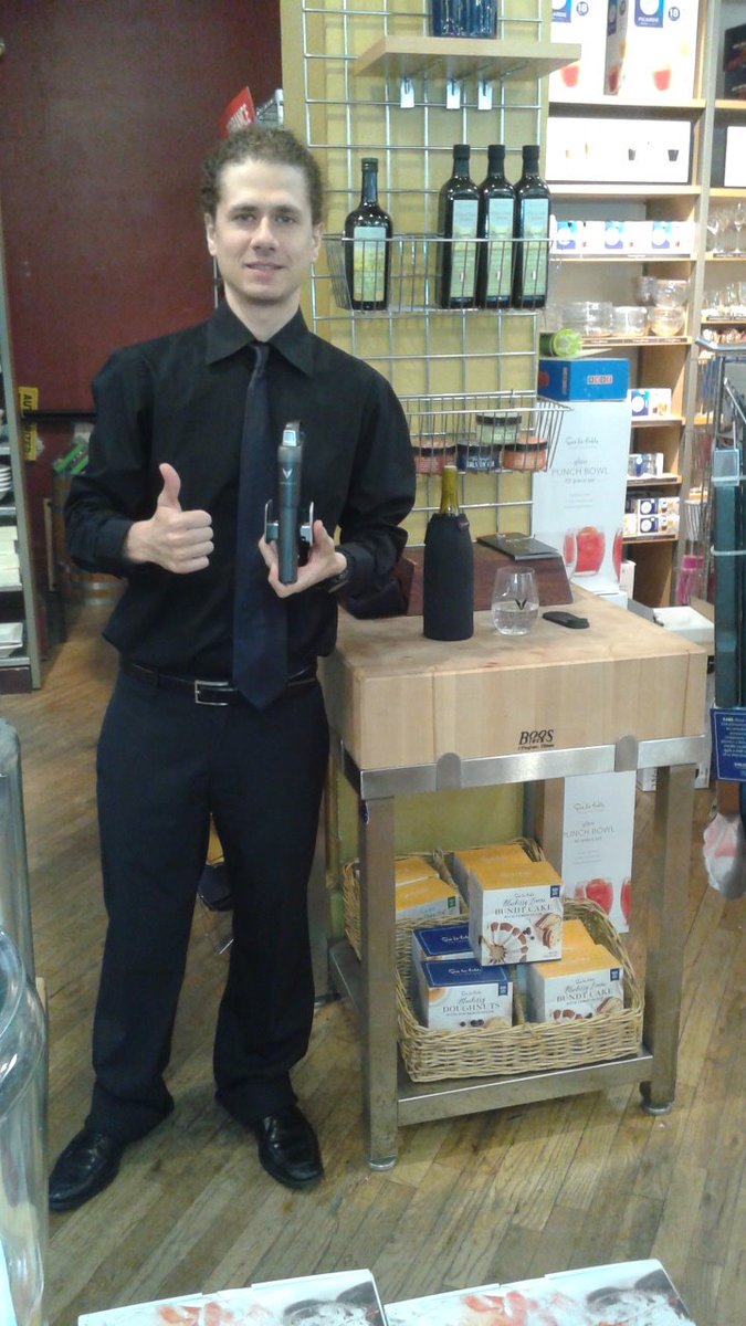 EventMrkting's tweet photo. Check out Igor representing Coravin in the Sur La Table Soho NYC! #teamPPlus #PPlusProud https://t.co/xLWknfo2WJ