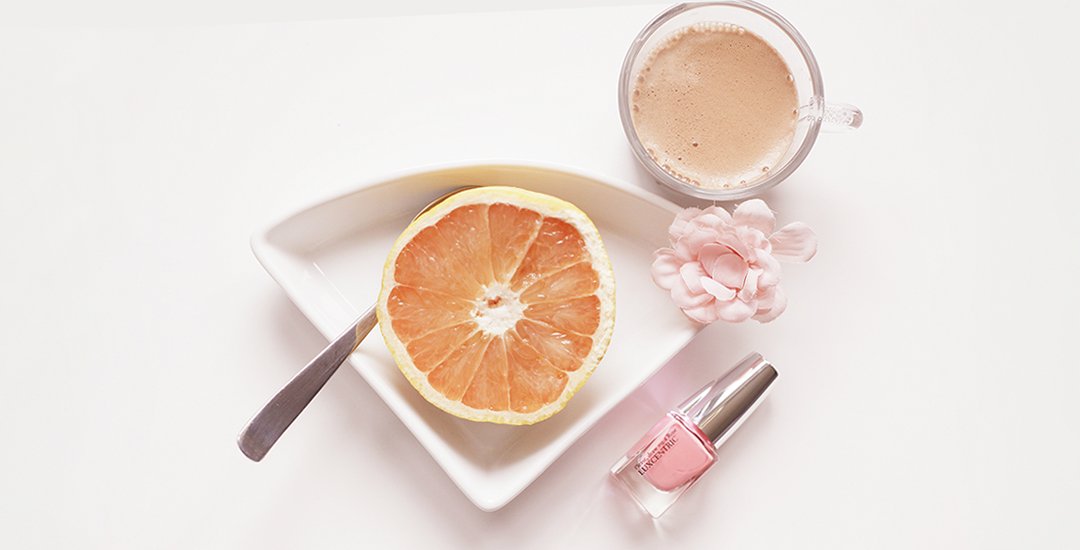 FerrieParis_ES's tweet photo. Pequeños placeres de la vida: #desayunoenlacama y este fabuloso #esmaltedeuñas ☕https://t.co/VAesD8Mu49 https://t.co/apz12MSpQg