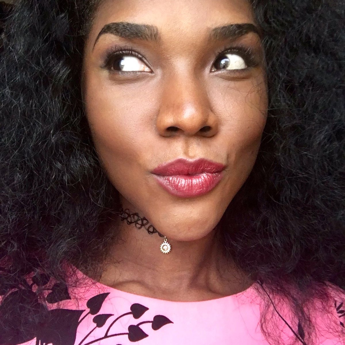 FerrieParis_ES's tweet photo. Descubre los secretos de #belleza de una #modelo💄Jasie nos los cuenta en una entrevista ➡️https://t.co/0syWOd3yW6 💁 https://t.co/DBjywgieXO