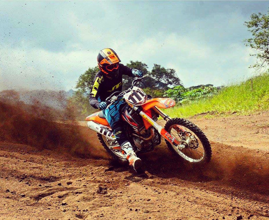 MARCOSREICHERT's tweet photo. Live to ride, ride to live!!! ✊🏼 #MR111 FELIZ LUNES https://t.co/z26bTZHOtq