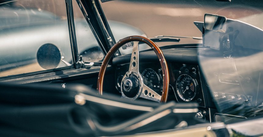 autoaspillo's tweet photo. Austin-Healey: dalle auto al tempo e ritorno su #autoaspillo https://t.co/zRV6TXts00 #AustinHealey https://t.co/ZiQwf4JdWi