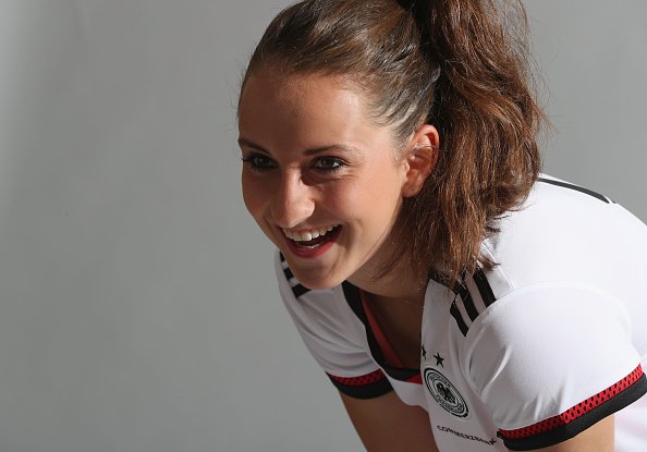 Patrick On Twitter Sara Däbritz During The DFBfrauen Team Photoshoot.