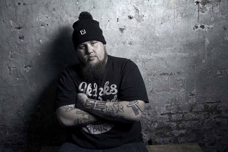 RedBullMusic's tweet image. You'll fall in love with @RagNBoneManUK after watching this @MontreuxJazz #StrippedSession. win.gs/RNBman