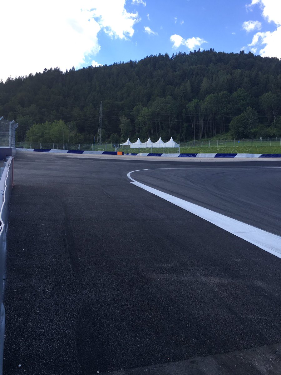 Official_CS27's tweet photo. Not a lot of runoff if you crash at an estimated 340+km especially if it's wet...but hey, that's just my opinion. https://t.co/HxwyNbVdpS