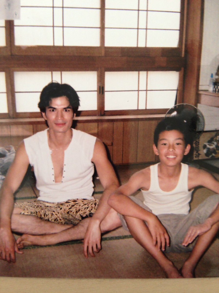 眞喜志一星 Twitterissa 親から尚玄さんとの写真送られてきた そして母親役だった高岡早紀さんのも 写真って大事だね 懐かしいわ ついでにオマケまで送られてきた 俺も 昔は 可愛かったのに