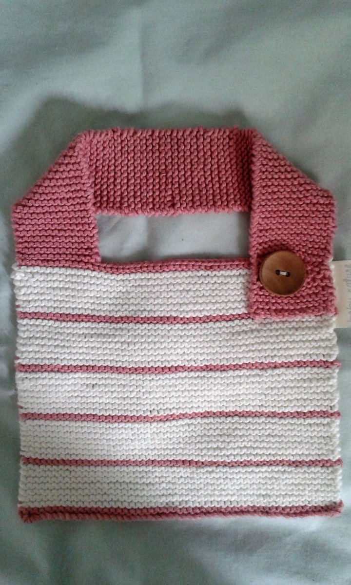 UniqueKnits's tweet photo. @GiftHour #GiftHour #Baby #Bibs Baby's Bib hand knitted in 100% organic fairly-traded cotton, £14.99 - message me! https://t.co/sZ18WseU3i