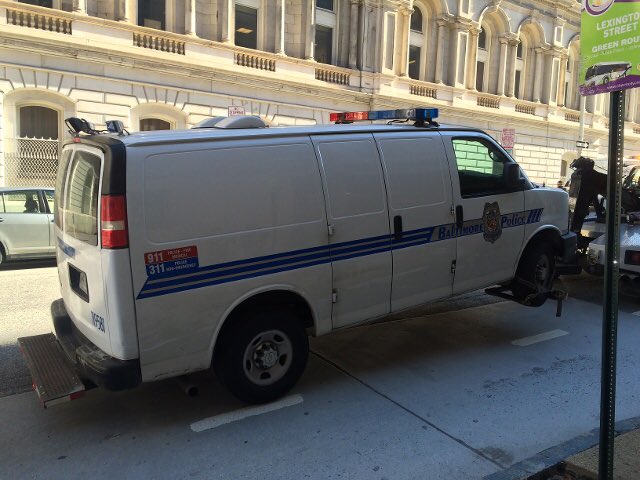 AmirAminiMD's tweet image. This is Mr Van. He's responsible for the murder of #FreddieGray, since nobody else seems to be. He's yet to confess.