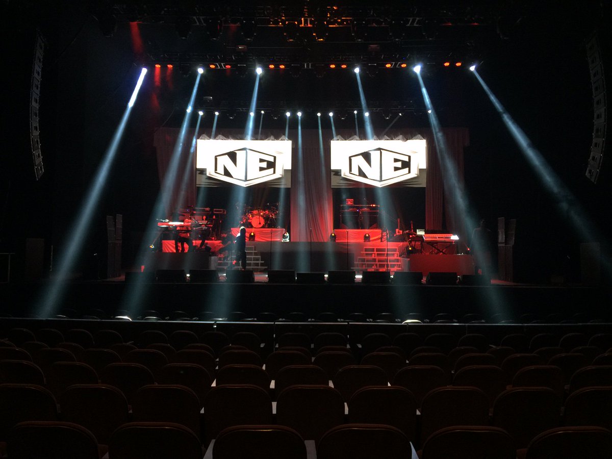 pixelflexled's tweet photo. #NewEdition #videodesign #toursots with Malcolm Allen & Josh Smith using #FLEXCurve 8mm #LED supplied by @AtlantaAV https://t.co/myA0EnI0AA