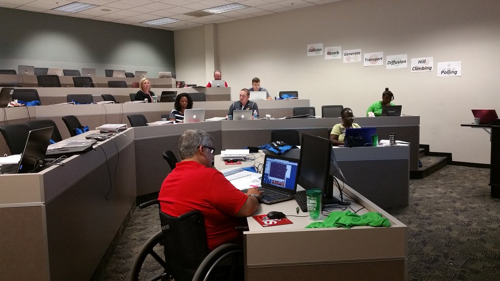 tastewa75's tweet photo. @tastewa75 #ScalableGameDesign  first day https://t.co/MazrFs9nIa