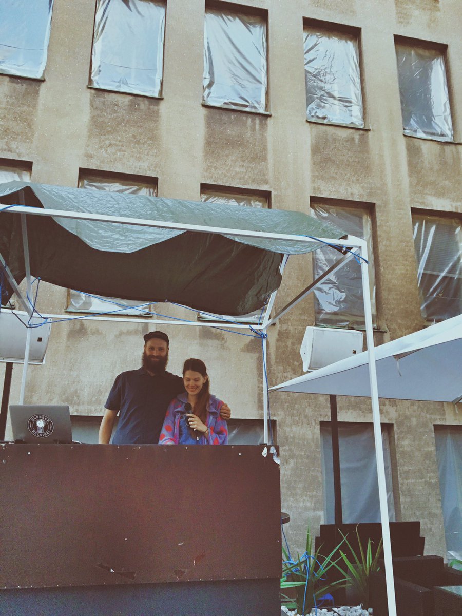 WeLoveHelsinki's tweet photo. Ihanat DJ:mme ovat jo liekeissä ja tanssilattia on valloitettu! Tuu säki 💃 #lebonk #iskelmäkesä #welovehelsinki https://t.co/ozLfQ9JXG6