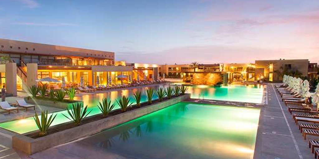 DoubleTree's tweet photo. Some call it an extended vacation, we call it never leaving. #Paracus @DoubletreeP https://t.co/5wBIEC2ljf https://t.co/eWFL2M0BU1