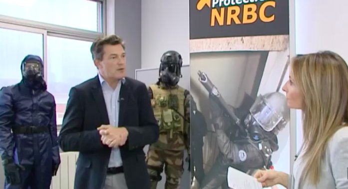 BFMLyon's tweet photo. #RediffTLM #RencontresEnt A 18h, portrait de Ludovic Ouvry (@Ouvry_NRBCe) qui équipe GIGN et Pompiers de Paris https://t.co/Es8msdrA3V