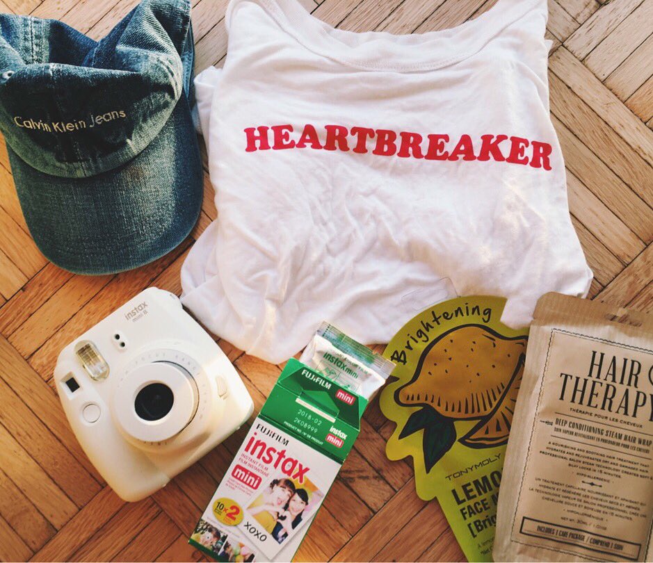 Boyandbombshell's tweet image. Back to basics. New post up: boysandbombshells.com #ootd #haul #urbanoutfitters #style