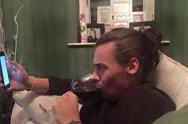 Cuando Hay bardo, y por primera vez no es de tu fandom: 
*Te Amo Kim ahr*
#KimExplosedTaylorParty
