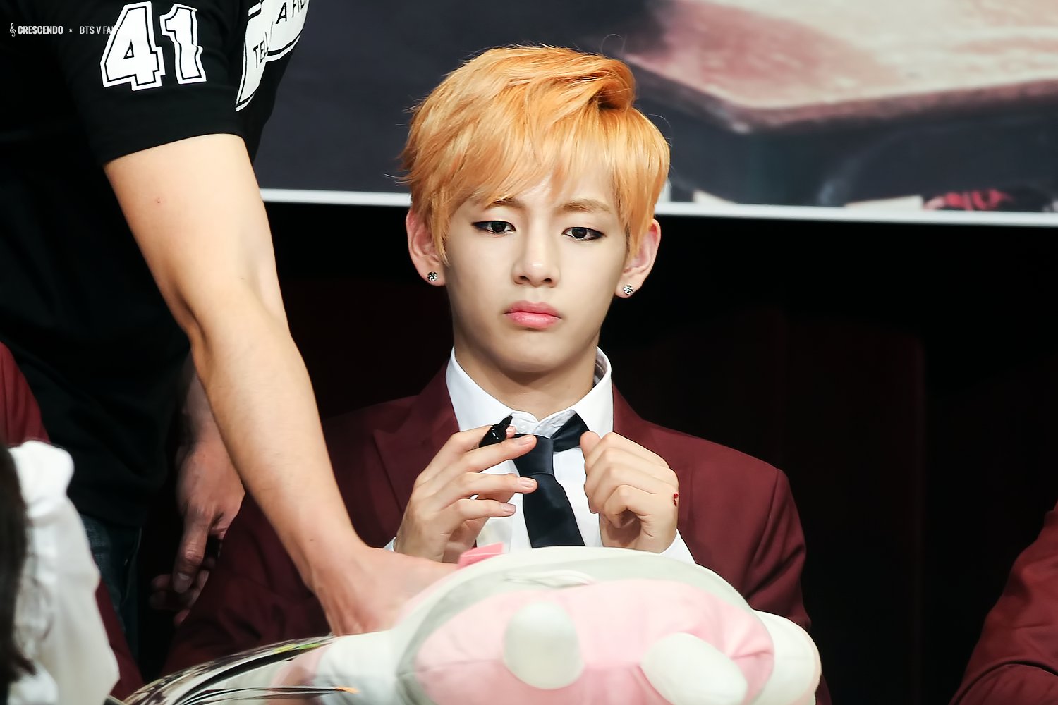 So handsome boy. 내사랑 뷔 오빠아 ㅋㅋㅋ #V #상남자