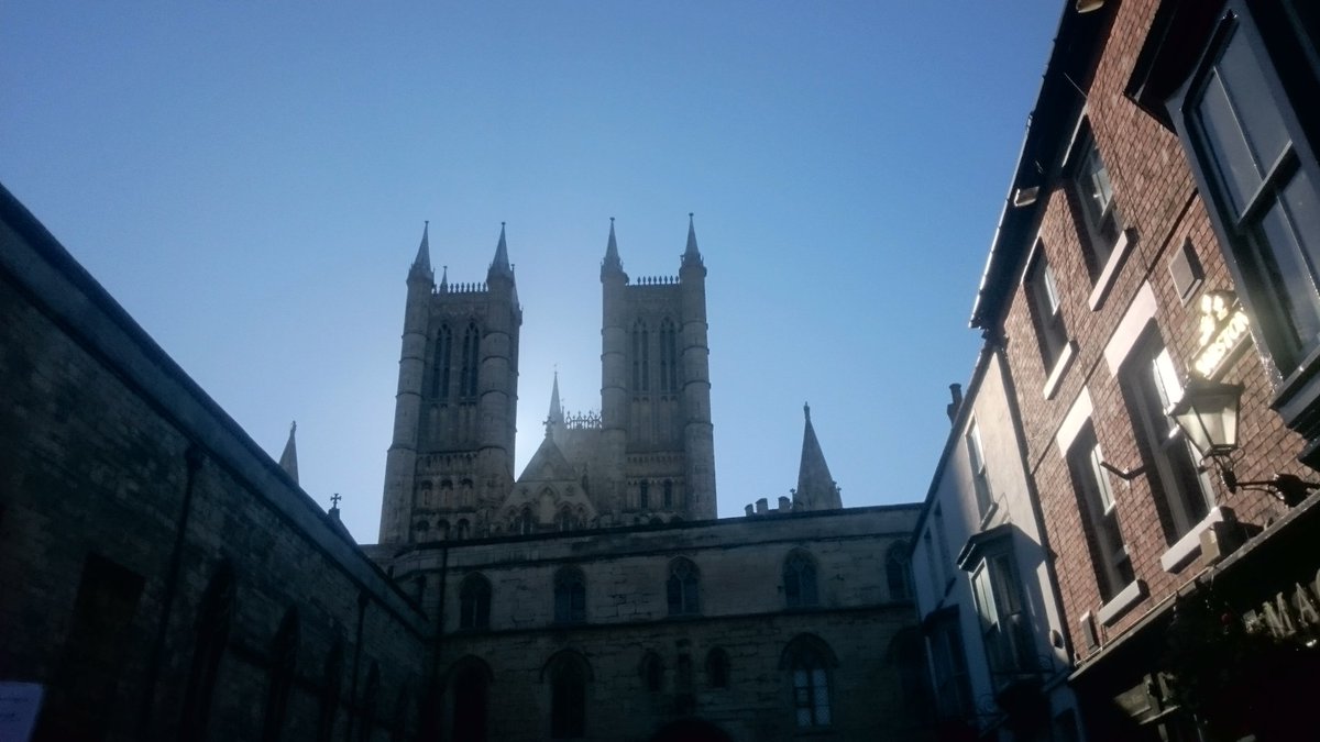 Richardesty's tweet photo. Am silhouette, pm sunshine - the joyous views of @LincsCathedral under @LincsSkies. #SonyZ3Compact https://t.co/jTxYqeyYEL