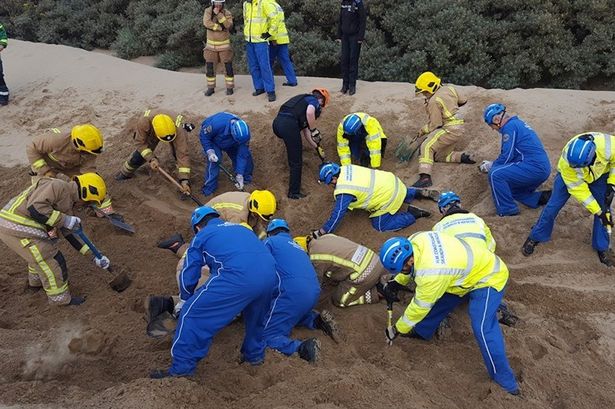This is why digging holes on the beach could be deadly mirror.co.uk/news/uk-news/b…