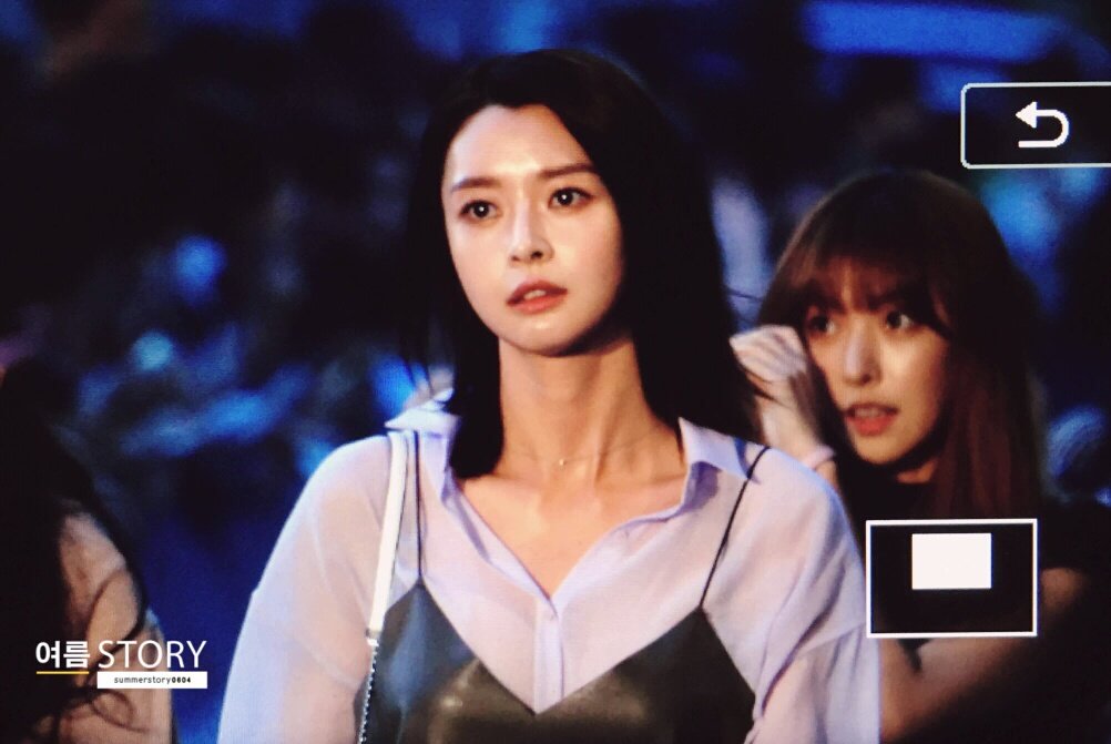 chHELLOVENUSRPs's tweet photo. [PIC] 160718 HELLOVENUS @ "부산행(Train To Busan)" Movie VIP Premiere 
©sumnerstory0604 #HVsINFO https://t.co/Ro3PmcTiDQ