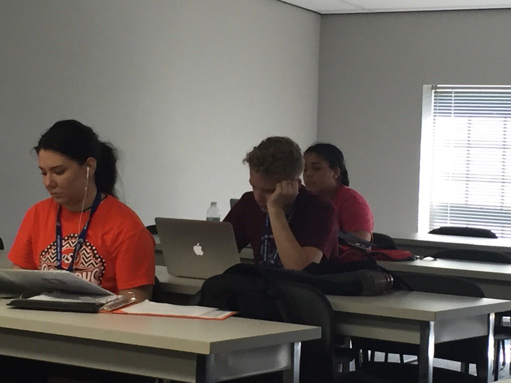 mclau016's tweet photo. #CCPI16#RogersState#DeerClan-hard at work on essays https://t.co/nbSlr0bH9c