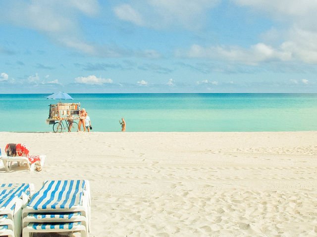 Its beach beach beach. АМО Бич Бич Бич Бич. Kalba Beach пляж. Пляж zuhre Beach. Бич Бич Лилак.