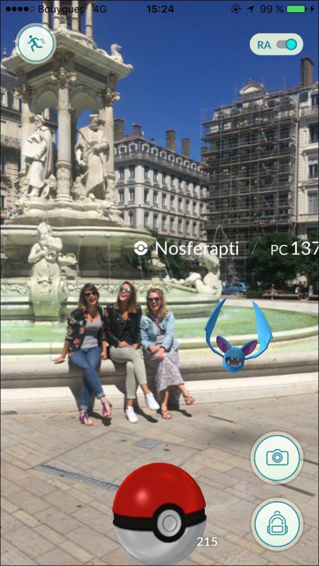 PokemonGoOff_'s tweet image. Quand tu crois qu'on te prend en photo, hors pas du tout 😂😅