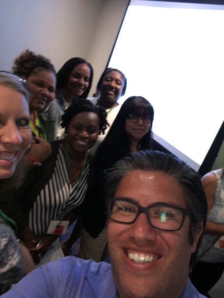 MarthaCantu15's tweet image. @edpartnerships Parent Leadership Institute hard at work designing an engaging home for their kids!#GEARUPworks