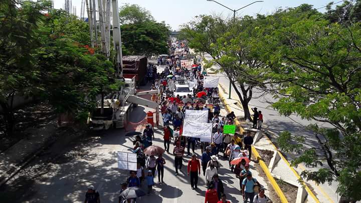 caminantes_10's tweet photo. Marcha del pueblo creyente en apoyo al magisterio hoy en Tuxtla Gutiérrez Chiapas. #CNTE https://t.co/YrO207UShR