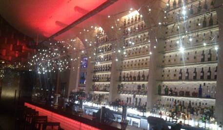 CubeLightingLtd's tweet image. We&apos;re ready for a drink - even on a Monday! @CubeLightingLtd  #BarsWeLit #lightingdesign