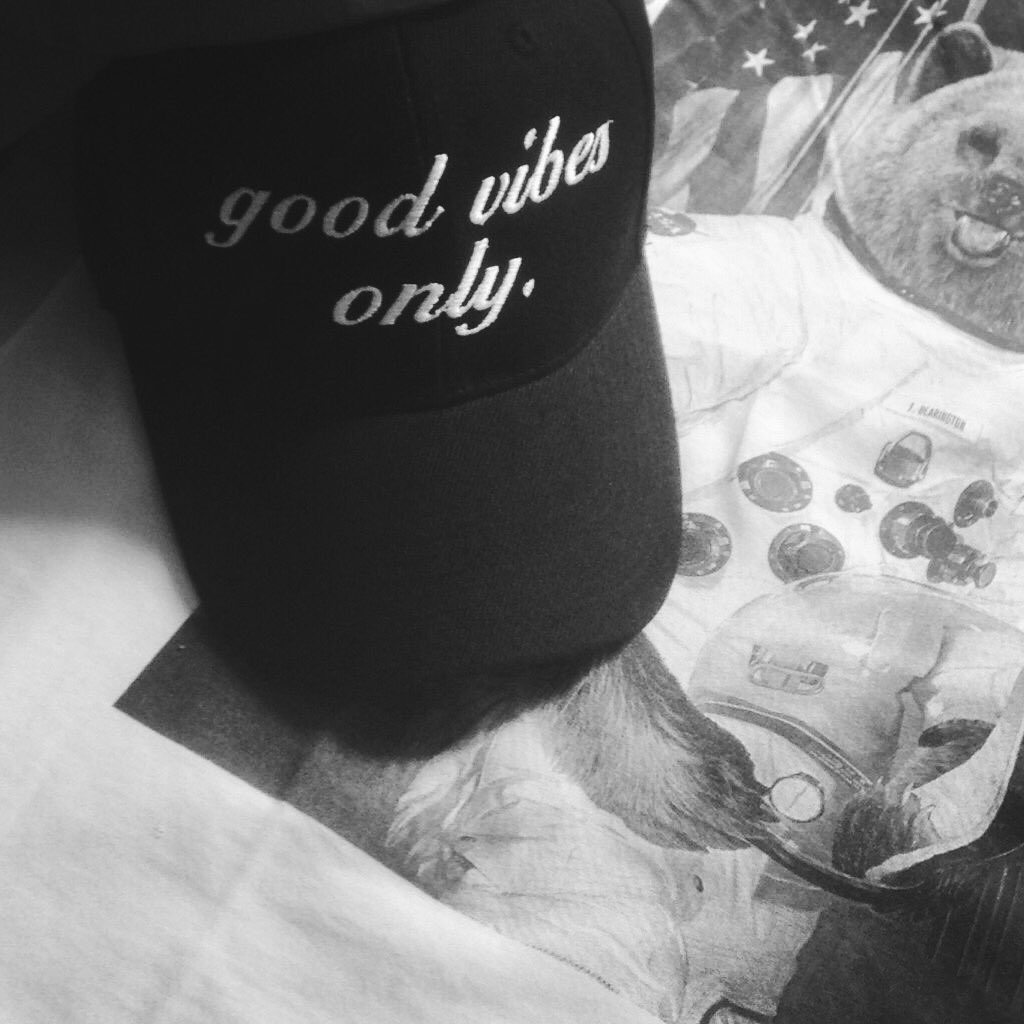 warmpotato77's tweet photo. #goodvibesonly curved bill Velcro strapbacks for the summertime activities! Get yours ASAP

#noir #blanc #rouge https://t.co/k63vv91L9Z