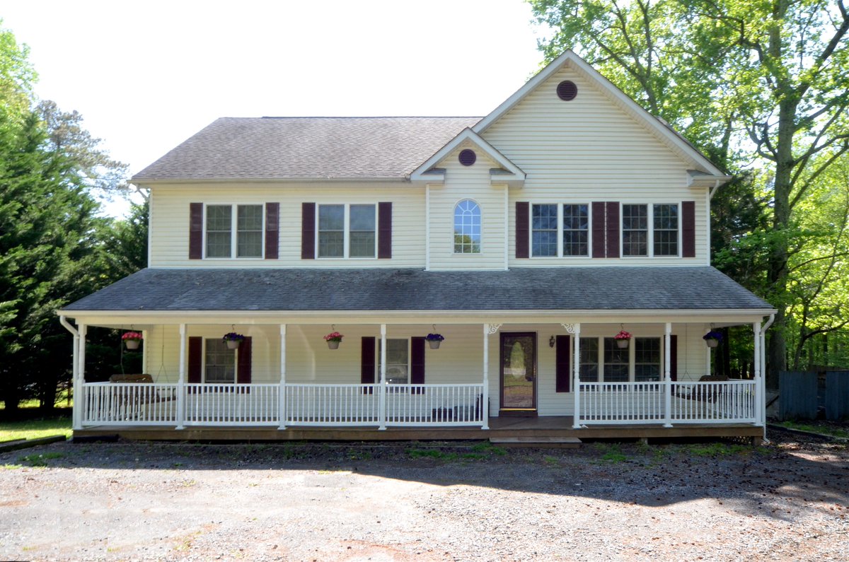 HutchinsProp's tweet photo. Standing ovation for this wonderful colonial in Lexington Park, just reduced to $235,000!!! On 19751 Three Notch Rd https://t.co/NRuP8VFk5c