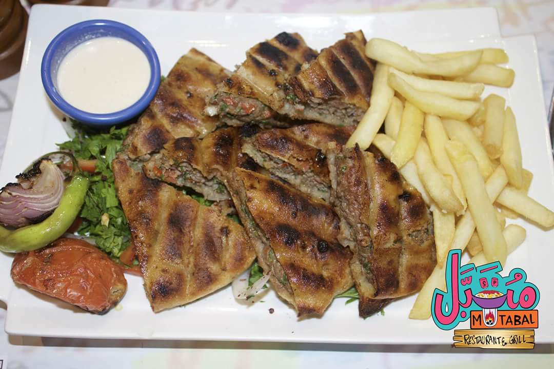 MutabalOfficial's tweet image. حواوشي باللحمة الضاني او حواوشي دجاج مع الخبز البلدي الطازج المشوي علي الفحم بالبهارات الخاصه
بــ18درهم
جديد #متبل