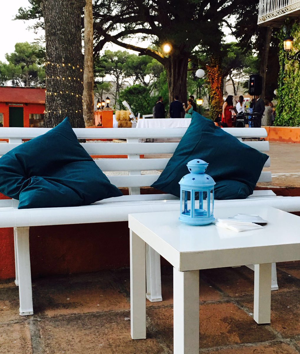 HClaReina's tweet photo. Te apetece una tarde #chillout?? Ven a ver nuestro jardines y disfrútalos al máximo🌄🍴🌻🍃 https://t.co/nyIBMDrabh