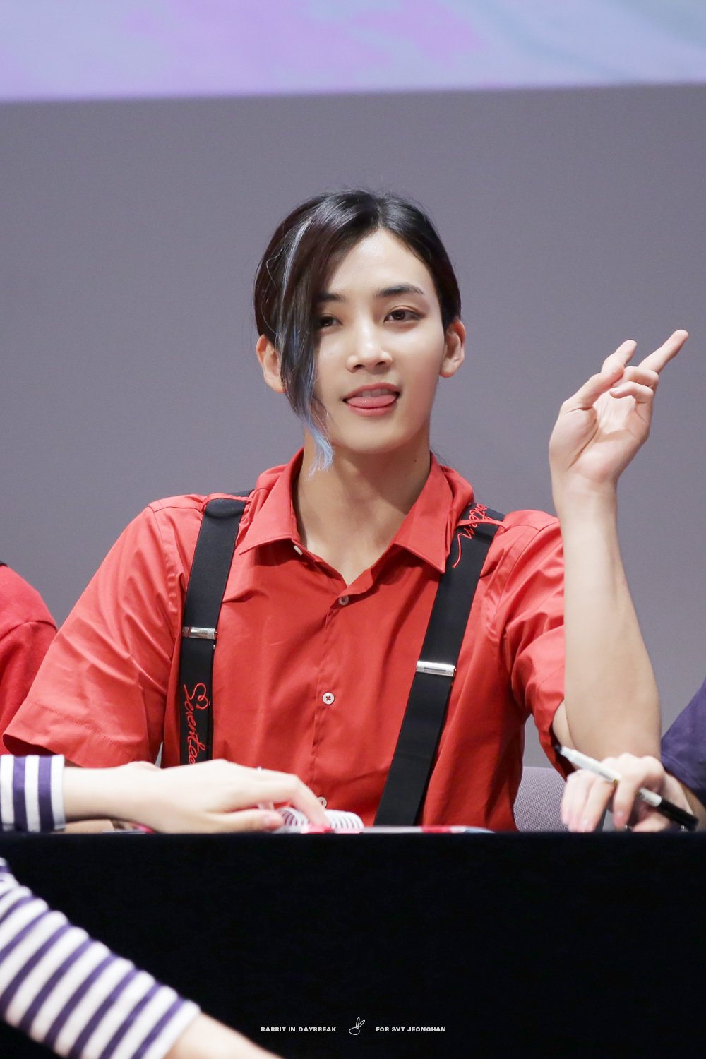 더쿠 - 정한이는 혀를 내밀면 쫑쫑이가 돼