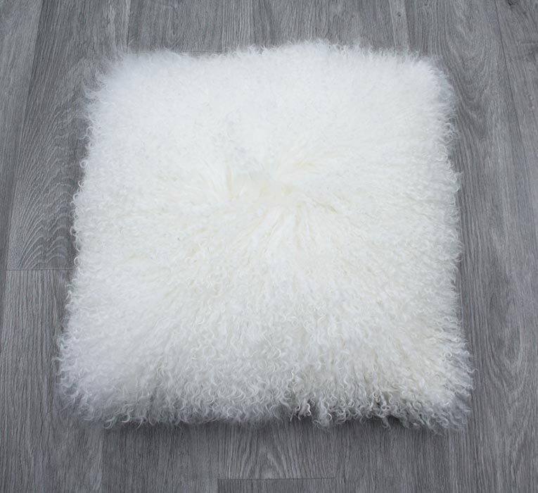 LederstoreNL's tweet photo. #Lederstore heeft nu ook nu ook #woonkussens van #schapenvacht in de collectie! https://t.co/iAcIrzba4r https://t.co/y0mar2FYa8