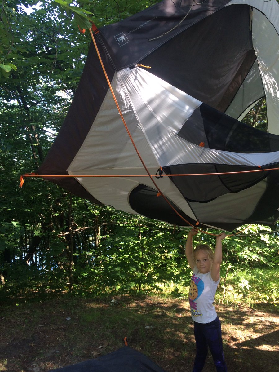 CleanAndLeanFit's tweet photo. How to get a campground workout 😂😂😂 #workout #wellness #camping https://t.co/xxDKusleyt