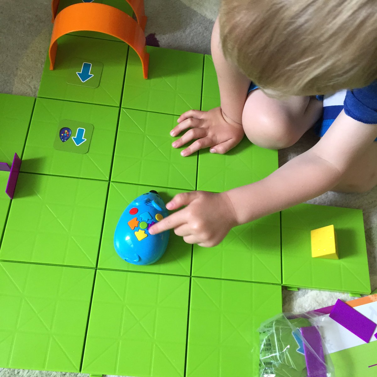 curiouskindie's tweet image. Loving our new coding activity set! #CodeAndGoMouse #STEM #spatialawareness #kinderchat