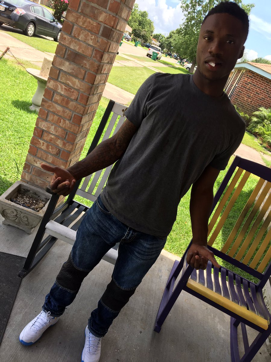 lastchapter__'s tweet image. lit🤑