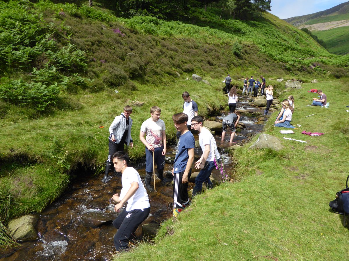 CTKGeog's tweet image. A spot of skimming at today's field trip to the River Noe @LD_PeakDistrict #Derbyshire #river #yearoffieldwork