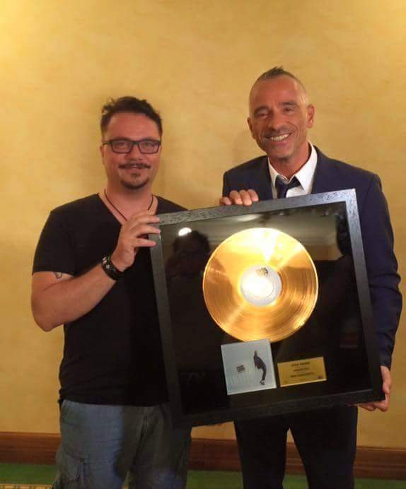 PeruRamazzotti's tweet photo. @RamazzottiEros  Un día como hoy , hace 1 año, #pERfecto ya era disco de oro en Austria a 2 meses de lanzarse. https://t.co/N94rP46lpo